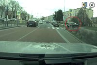 Šílenec uháněl Ostravou 200 km/h: Po chodníku mezi paneláky!