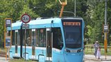 V Ostravě se testuje nová tramvaj: Vyjela do ulic, ale je to možná problém