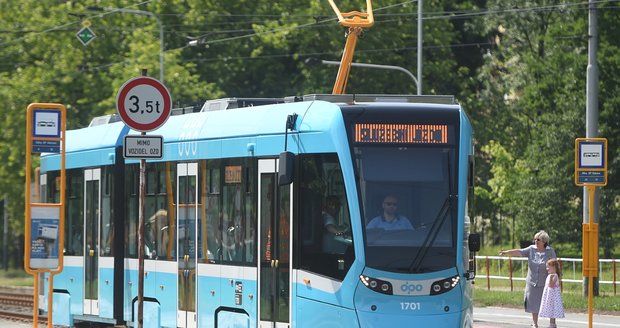 Nízkopodlažní tramvaj Stadler nOVA, kterou švýcarská společnost Stadler vyvinula speciálně pro Ostravu.