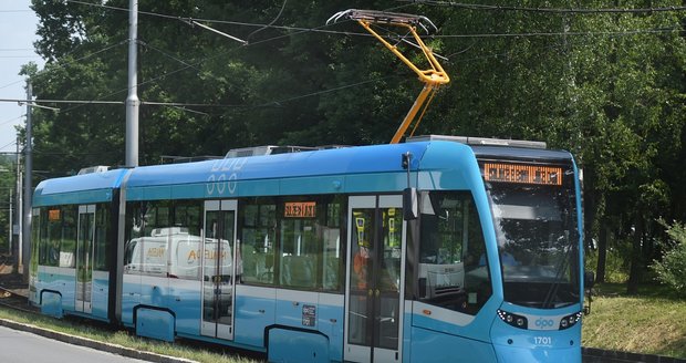 Hokejové derby Poruba a Frýdku-Místku: Porvali se v tramvaji ještě před zápasem (ilustrační foto)