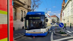 V Ostravě srazil trolejbus cyklistku (51), utrpěla velmi těžká zranění. Patrně jela na červenou.