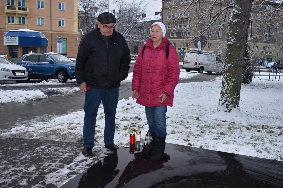 Petr Mentznarowski (80) s manželkou Janou (80) také uctili památku obětí.