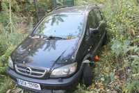 Tíží mě svědomí a špatně spím! Recidivista se udal, ukradl auto