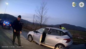 Policisté dvojici zadrželi poblíž dálnice do Polska