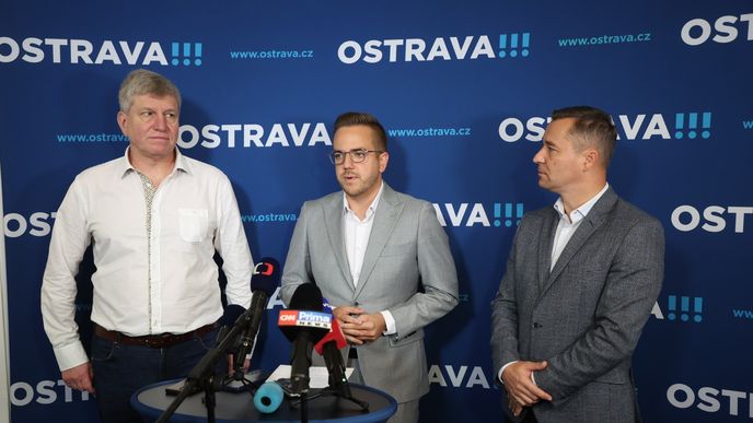 Na koalici v Ostravě se domluvilo vítězné hnutí ANO, Starostové pro Ostravu a hnutí Ostravak. Na snímku zleva Lukáš Semerák (Ostravak), Richard Vereš (ANO) a Aleš Boháč (Starostové pro Ostravu). Na koalici v Ostravě se domluvilo vítězné hnutí ANO, Starostové pro Ostravu a hnutí Ostravak. Na snímku zleva Lukáš Semerák (Ostravak), Richard Vereš (ANO) a Aleš Boháč (Starostové pro Ostravu).