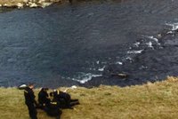 Bezvládné tělo plulo v Ostravici! Mladík (21) bojuje o život