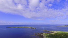 K mání je soukromý ostrov na jihu Skotska.