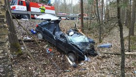 Tragická nehoda na Písecku: Řidič zemřel, z auta zbyla jen hromada šrotu