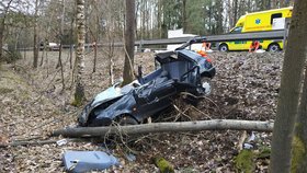 Tragická nehoda na Písecku: Řidič zemřel, z auta zbyla jen hromada šrotu
