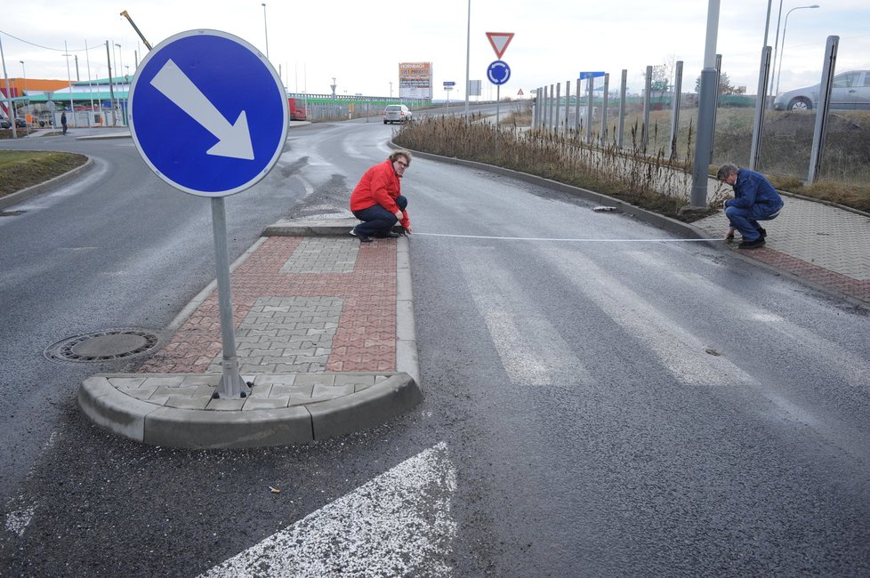 Popadli jsme metr a přesvědčili se, že ostrůvek skutečně vyčnívá