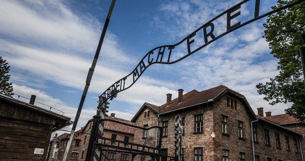 Za spojení „polský tábor smrti“ má hrozit vězení. Polsku došla trpělivost