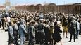 Kolorované dobové záběry z dokumentu Auschwitz Untold
