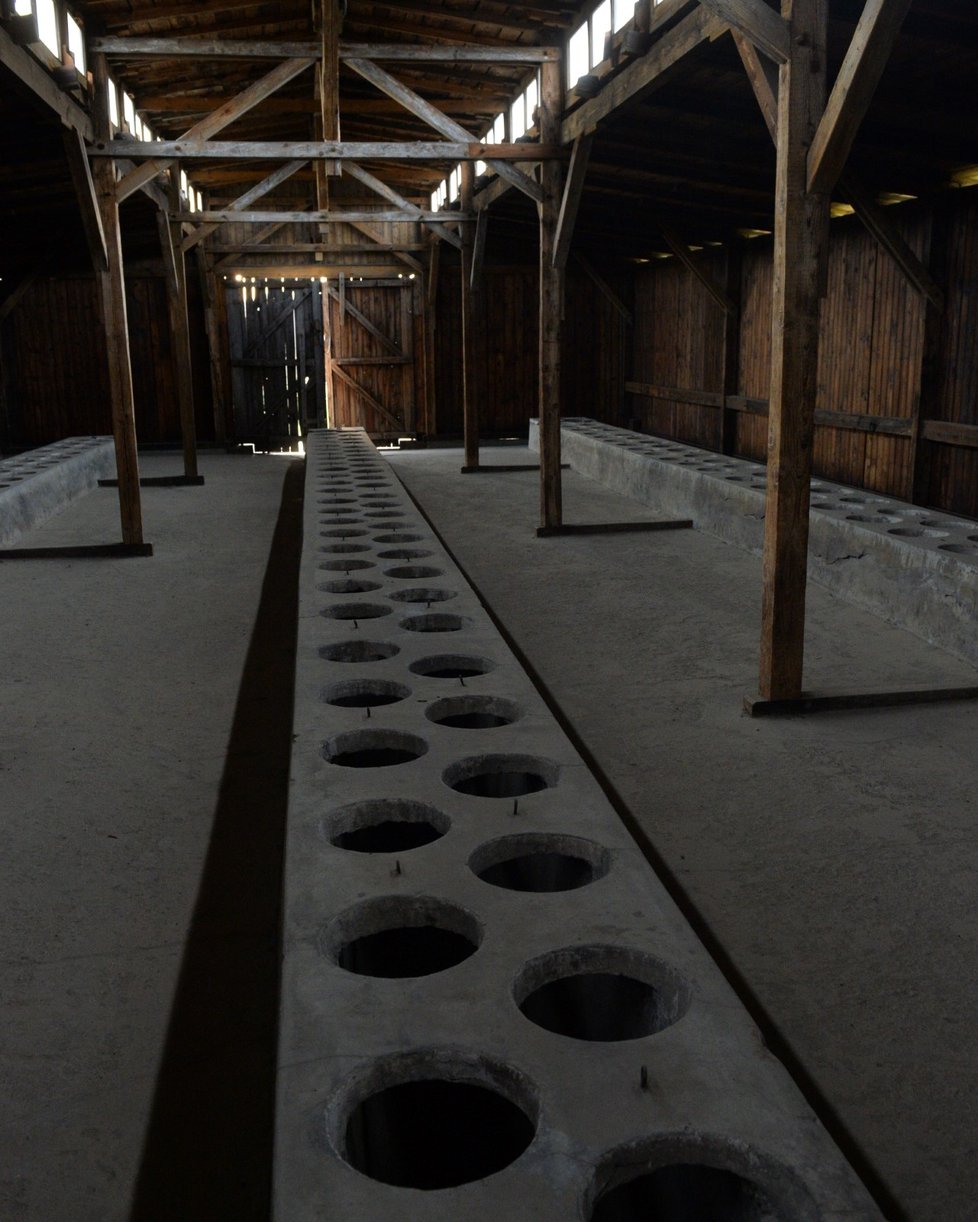 Toalety vězňů v koncentračním táboře Osvětim