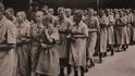 Prohlédněte si unikátní fotografie, jež posloužily jako klíčový důkaz o holokaustu