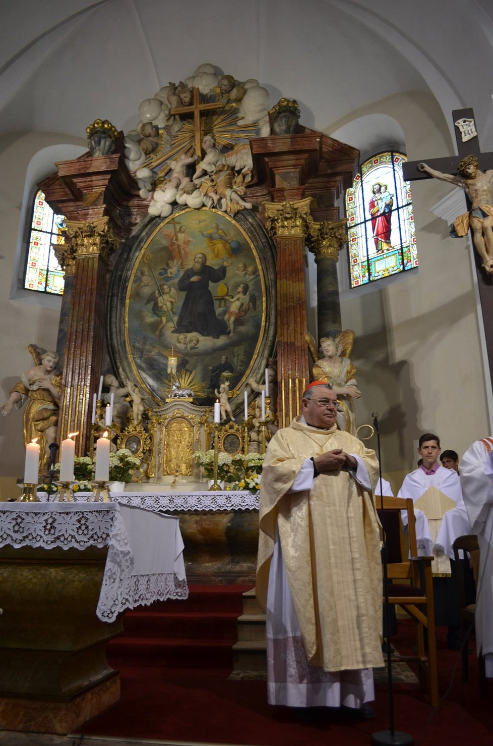 Kardinál Duka celebroval i mši v kostele v Osvětimanech.