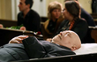 Během natáčení seriálu Slunečná usnul přímo v rakvi.