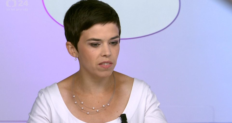 Olga Richterová (Piráti) v pořadu Otázky Václava Moravce (23. 8. 2020)
