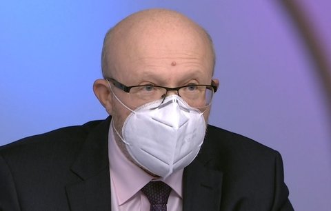 Platby za pojištěnce se sníží, potvrdil nepřímo Válek. Kvalitu péče to prý neohrozí