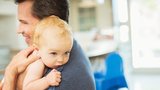 Otcovská na 10 dní a rodičovská povinně i pro muže?  Maláčová s novinkami z Bruselu nespěchá