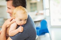 Otcovská na 10 dní a rodičovská povinně i pro muže? Maláčová s novinkami z Bruselu nespěchá