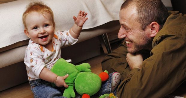 Otcovská dovolená bude na čtyři dny. Marksová couvla kvůli stamilionům Babišovi