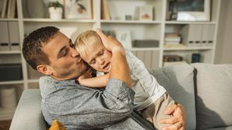 Pět rodičovských lží, které myslíme dobře. Co tím děti doopravdy učíme? Pět rodičovských lží, které myslíme dobře. Co tím děti doopravdy učíme?