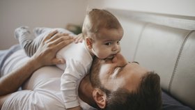 Někteří muži jsou hrdí na to, že svým dětem ani nevymění plínu, říká otec na rodičovské dovolené