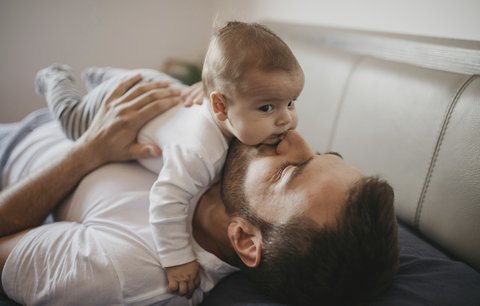 Někteří muži jsou hrdí na to, že svým dětem ani nevymění plínu, říká otec na rodičovské dovolené