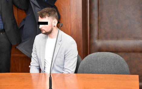 Otec zranění synů litoval, důvod ale nevysvětlil. Otec zranění synů litoval, důvod ale nevysvětlil.