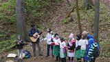 V Kunratickém lese otevřeli studánky a utopili Moranu. Tradice má téměř 40 let