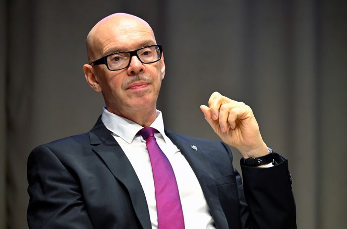 Ministr kultury Oto Klempíř (za Motoristy) Ministr kultury Oto Klempíř (za Motoristy)