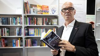 Kulturní kobra Oty Klempíře: Ministr by při hledání peněz mohl uplatnit svou estébáckou minulost Kulturní kobra Oty Klempíře: Ministr by při hledání peněz mohl uplatnit svou estébáckou minulost