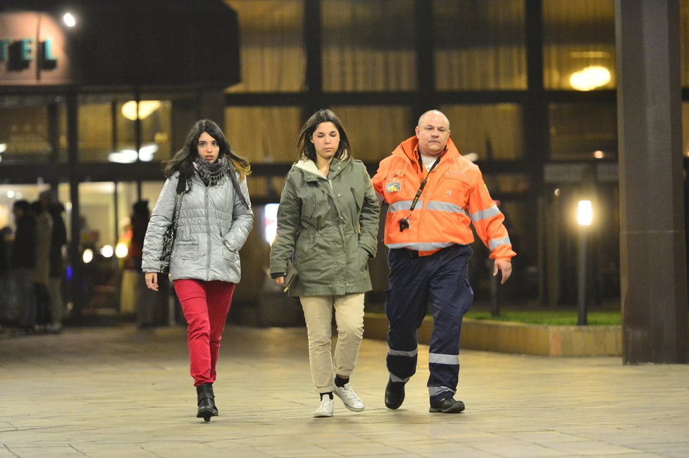 Záchranáři v Praze pomáhali přiotráveným studentům ze zahraničí.