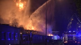 Požár průmyslového objektu v Otrokovicích.