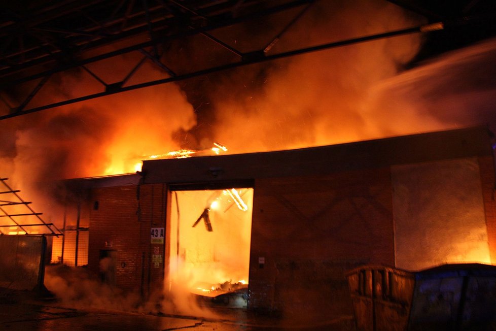 Požár průmyslového objektu v Otrokovicích.