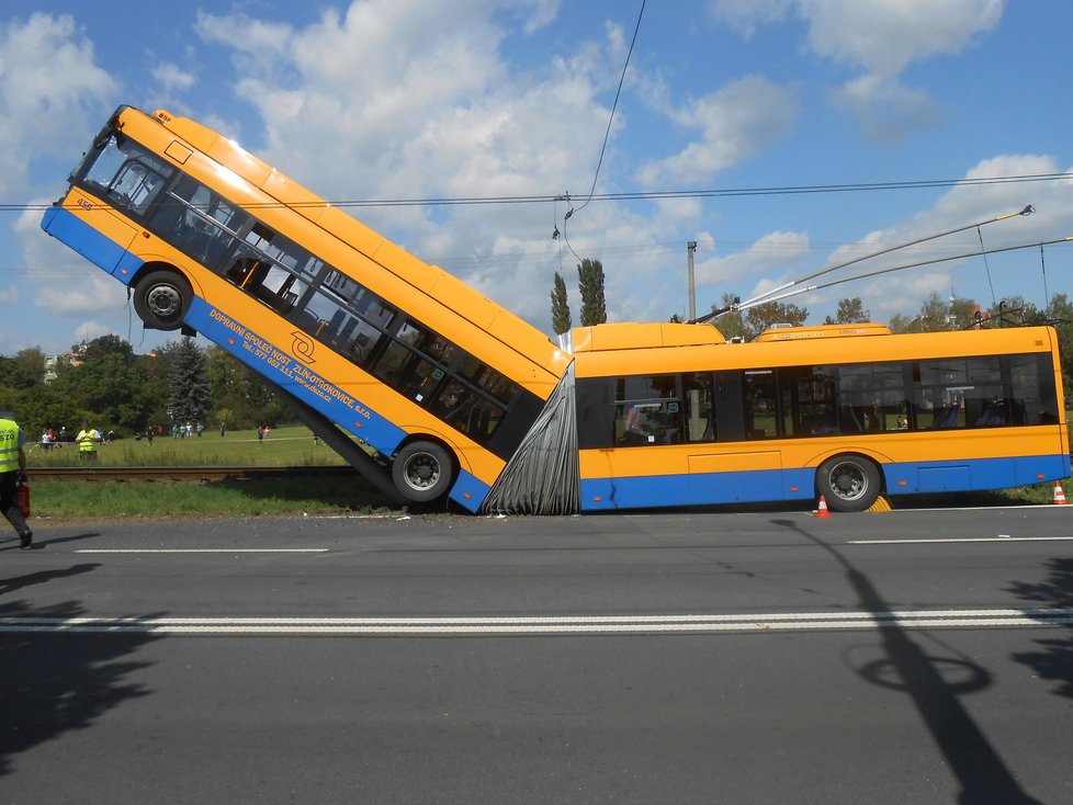 Havárie trolejbusu v Otrokovicích.