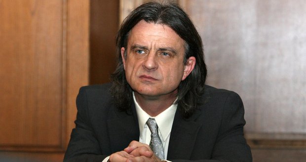 Obviněný poslanec Otto Chaloupka (VV) u soudu s Vítem Bártou