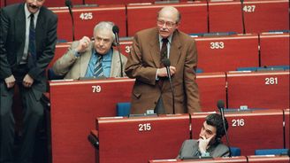 Dva čeští „králové“, vůdcova vnučka, kosmonauti i fotbalový kat Čechů. Kdo už zasedal v Evropském parlamentu?