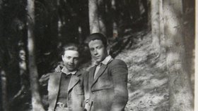 Otto Šimko a mladší bratr Ivan v pracovním táboře Vyhne (1943).
