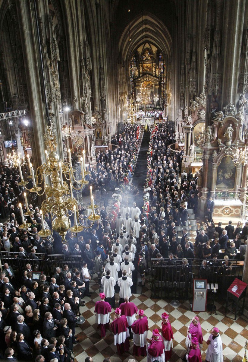 Zádušní mše se zúčastnilo 1000 vzácných hostů.