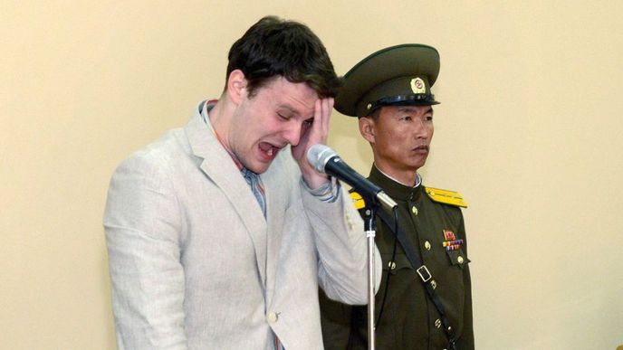 Americký student Otto Warmbier při soudu v Severní Koreji.