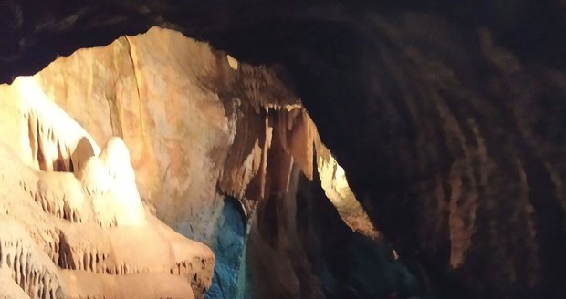 Nádherná scenérie Punkevní jeskyně umocňuje zážitek z plavby.