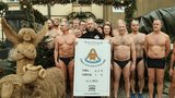 Voda je jako kafíčko! Čtyřicítka otužilců se vrhla do Vltavy na tradiční tříkrálovou plavbu