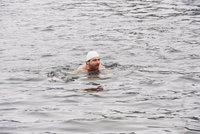Muž z Pardubicka si šel zaplavat: Mezitím ho zloděj obral o majetek v hodnotě desítek tisíc korun!