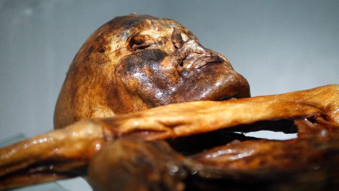 Ledový muž Ötzi odhaluje už 25 let některá svá tajemství
