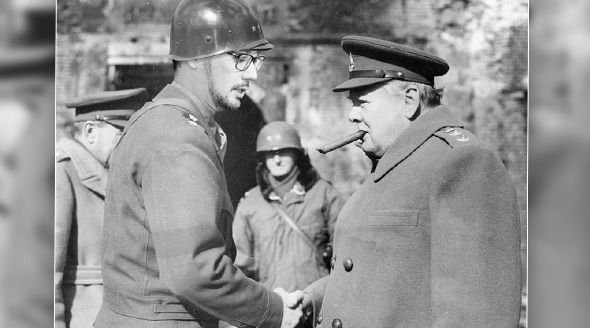 Mluvčí českého prezidenta Jiří Ovčáček (vlevo) a britský premiér Winston Churchill (koláž)