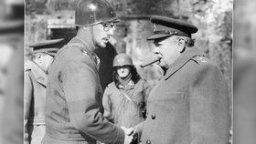 Mluvčí českého prezidenta Jiří Ovčáček (vlevo) a britský premiér Winston Churchill (koláž)