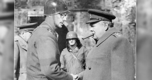 Mluvčí českého prezidenta Jiří Ovčáček (vlevo) a britský premiér Winston Churchill (koláž)