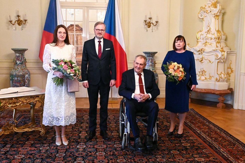 Poslední novoroční oběd Miloše Zemana s premiérem: Zeman přijal na zámku v Lánech Petra Fialu s manželkou Janou.