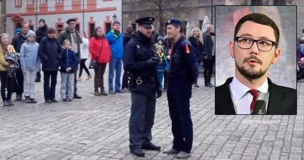 Policie zakázala skautům zpívat na Hradě českou hymnu. Ovčáček se omlouvá